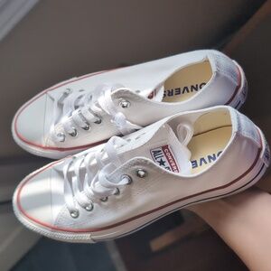 Low top white converse
